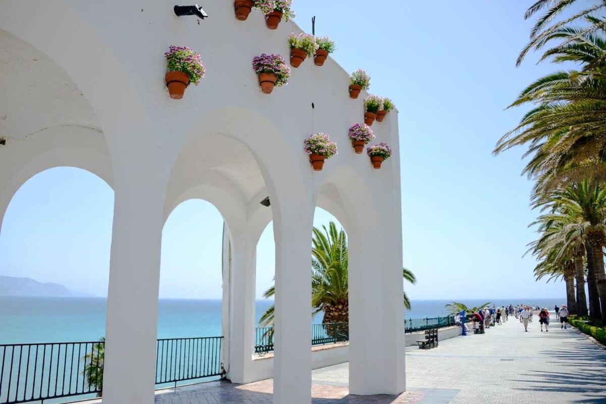 Apts Burriana Nerja Exteriér fotografie